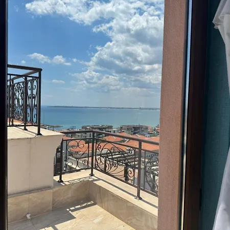 Fenix Complex 公寓式酒店 4*