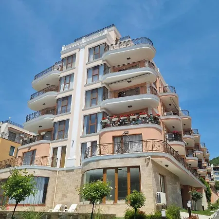 Fenix Complex Aparthotel 4*